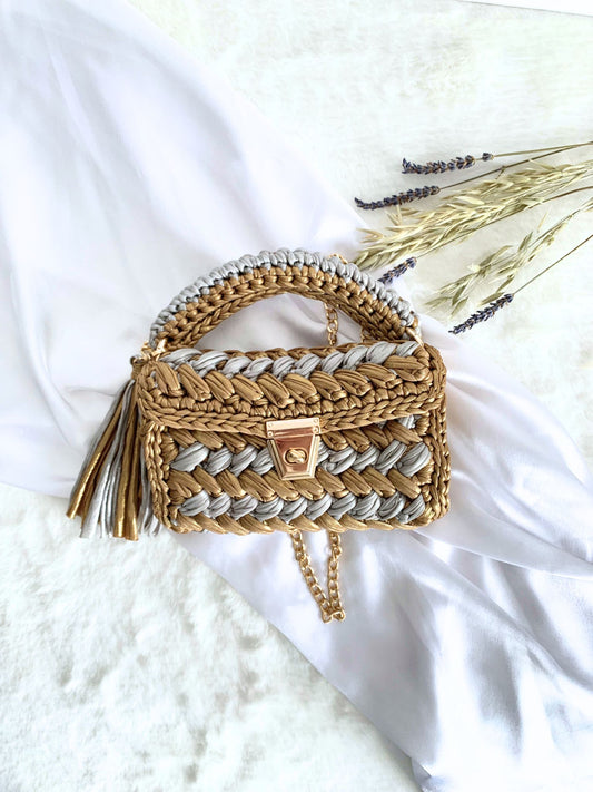 Perfectly crafted gold and silver crochet bag – the epitome of style and versatility.