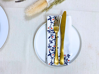 Enhance your table setting with a set of 6 napkins, block printed on GOTS certified organic cotton, featuring a blue floral border for an environmentally conscious lifestyle.