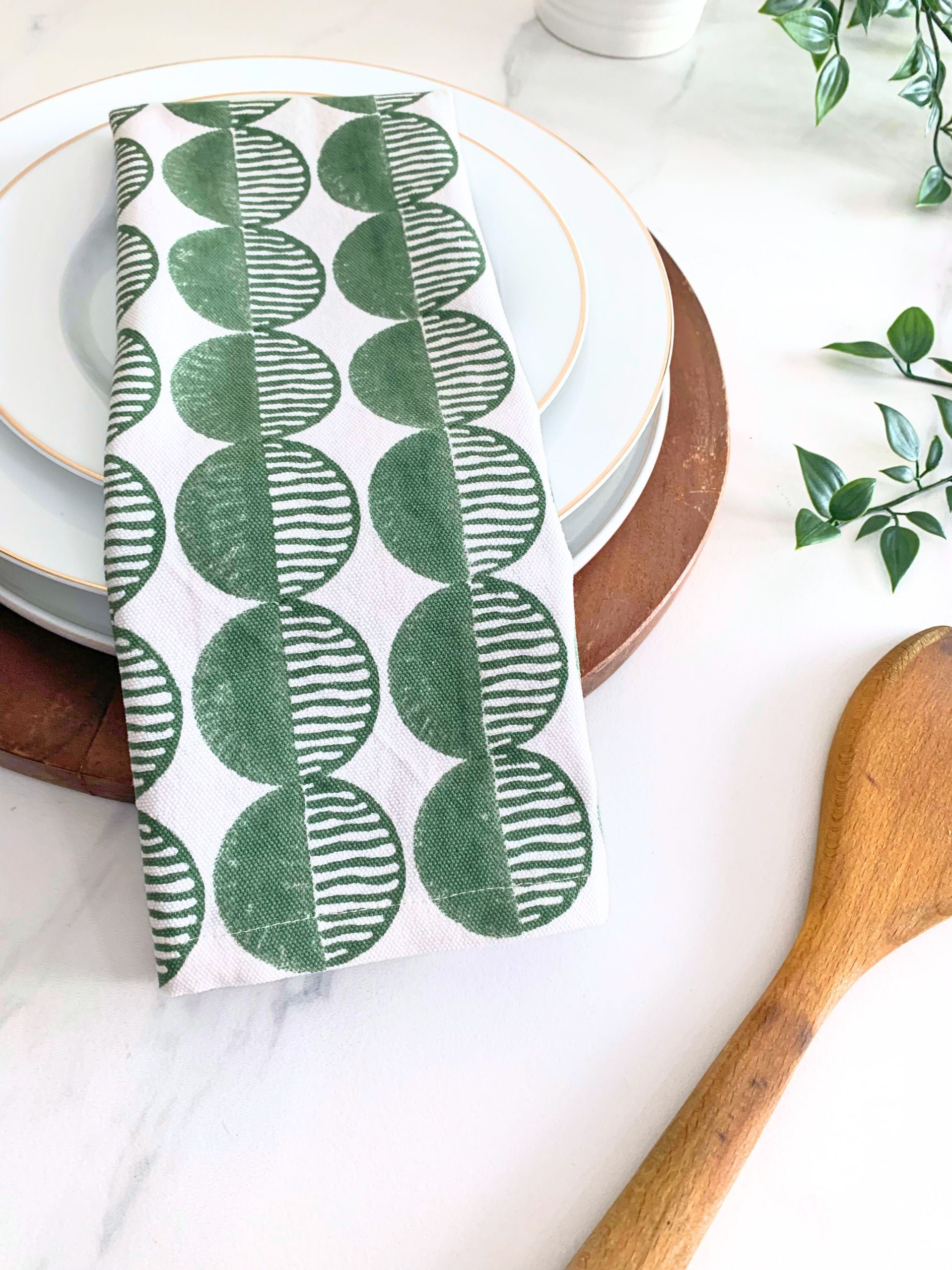 Sustainable kitchen essential – set of 2 tea towels with block-printed circles, made from durable organic cotton for long-lasting use.