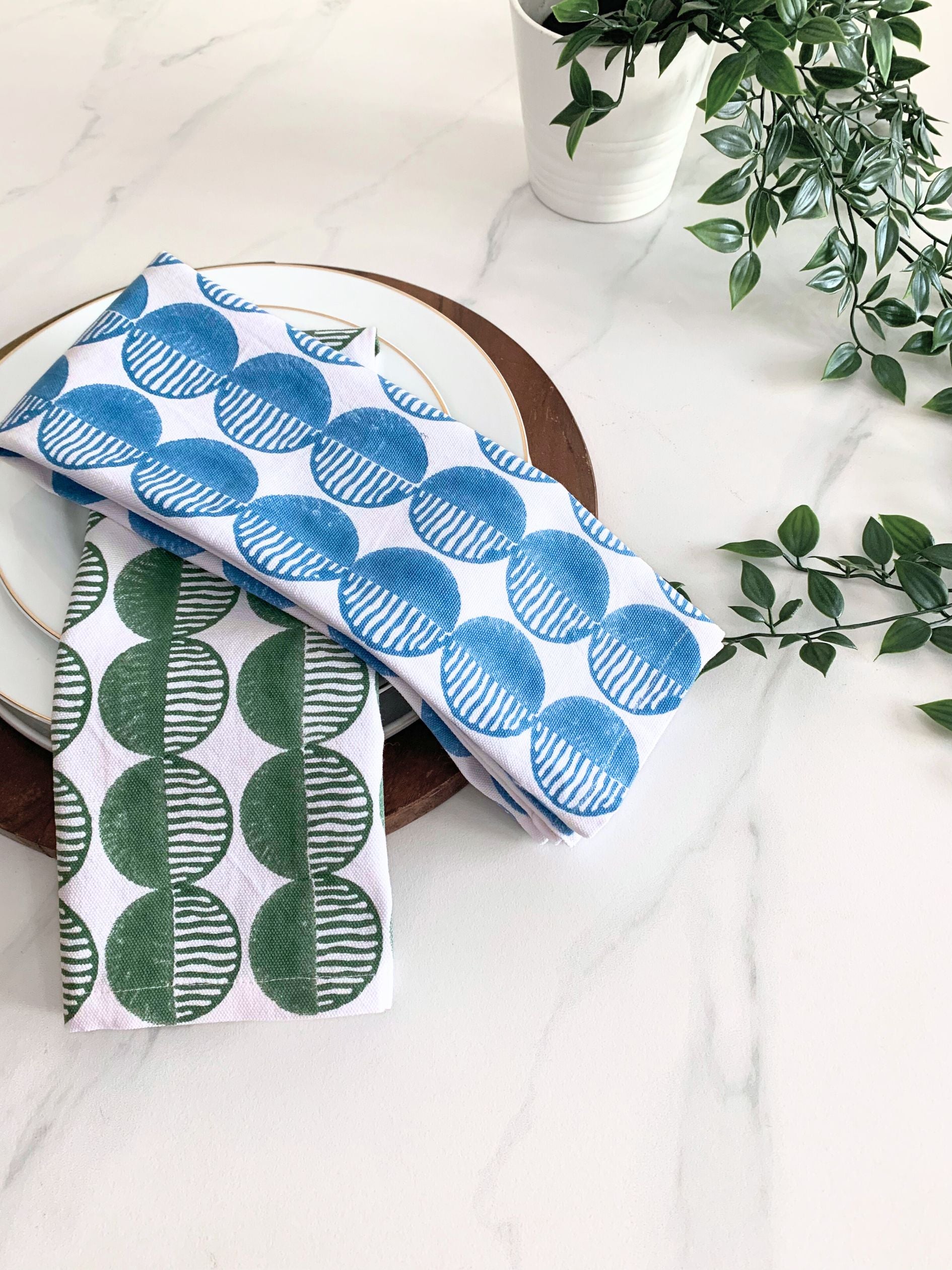 Add a touch of eco-chic to your kitchen with this set of 2 tea towels, crafted from organic cotton and adorned with a rhythmic block-printed circle pattern.