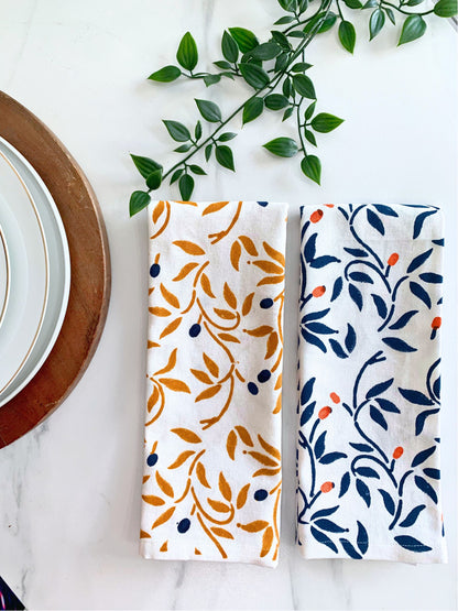 Sustainable kitchen chic – set of 2 tea towels in blue and mustard, made from organic cotton for an eco-conscious choice.