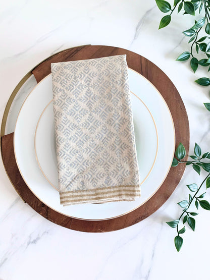 Sustainable and stylish – set of 2 tea towels made from organic cotton, featuring an elegant geometric pattern with dull gold and silver accents on a natural-beige fabric.