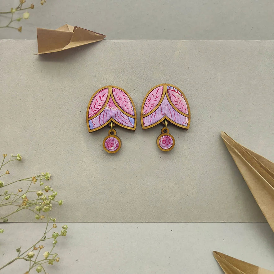 ashionable flower earrings adding soft elegance with two-tone design, made from sustainable materials.