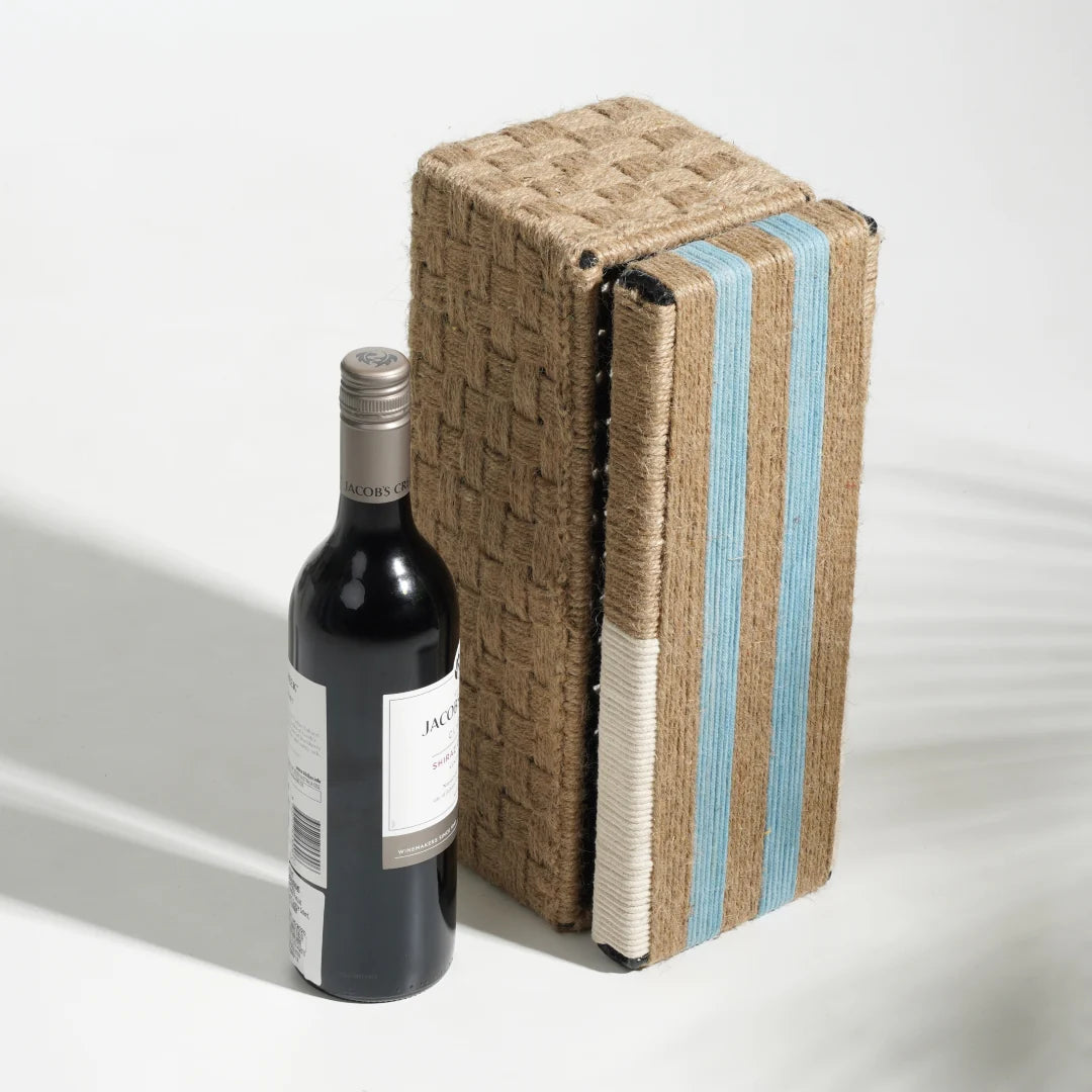 Enhance your wine gifting with this stylish box, made from natural jute fibers and cotton ropes