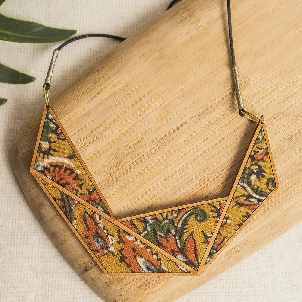 Sustainable neckpiece crafted with eco-friendly materials, perfect for sustainable fashion.