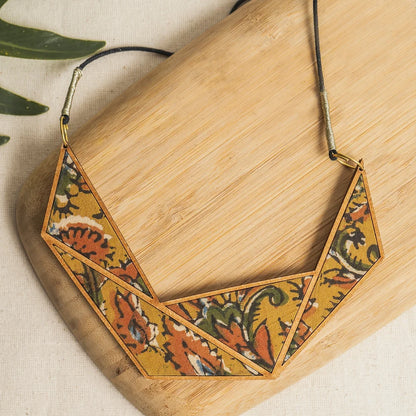 Sustainable neckpiece crafted with eco-friendly materials, perfect for sustainable fashion.