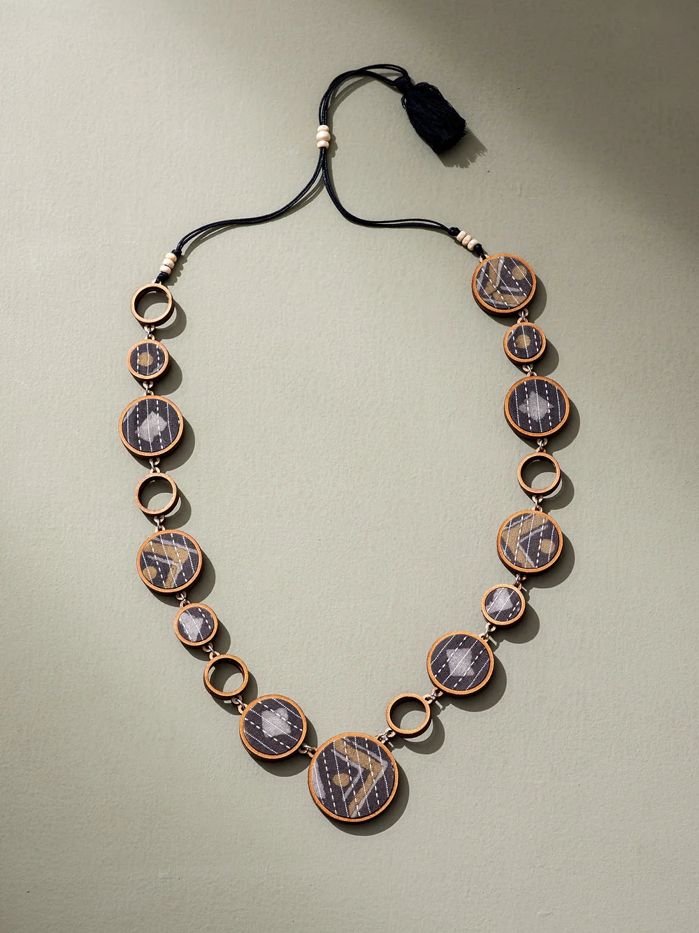 Chic necklace offering two distinct looks: blue on one side, brown on the other.