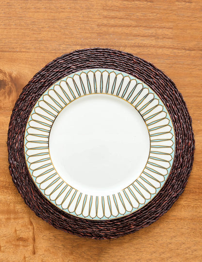 Add a touch of natural elegance to your table with our Circular Table Mat Set of 6, made from handloomed Sabai Grass.